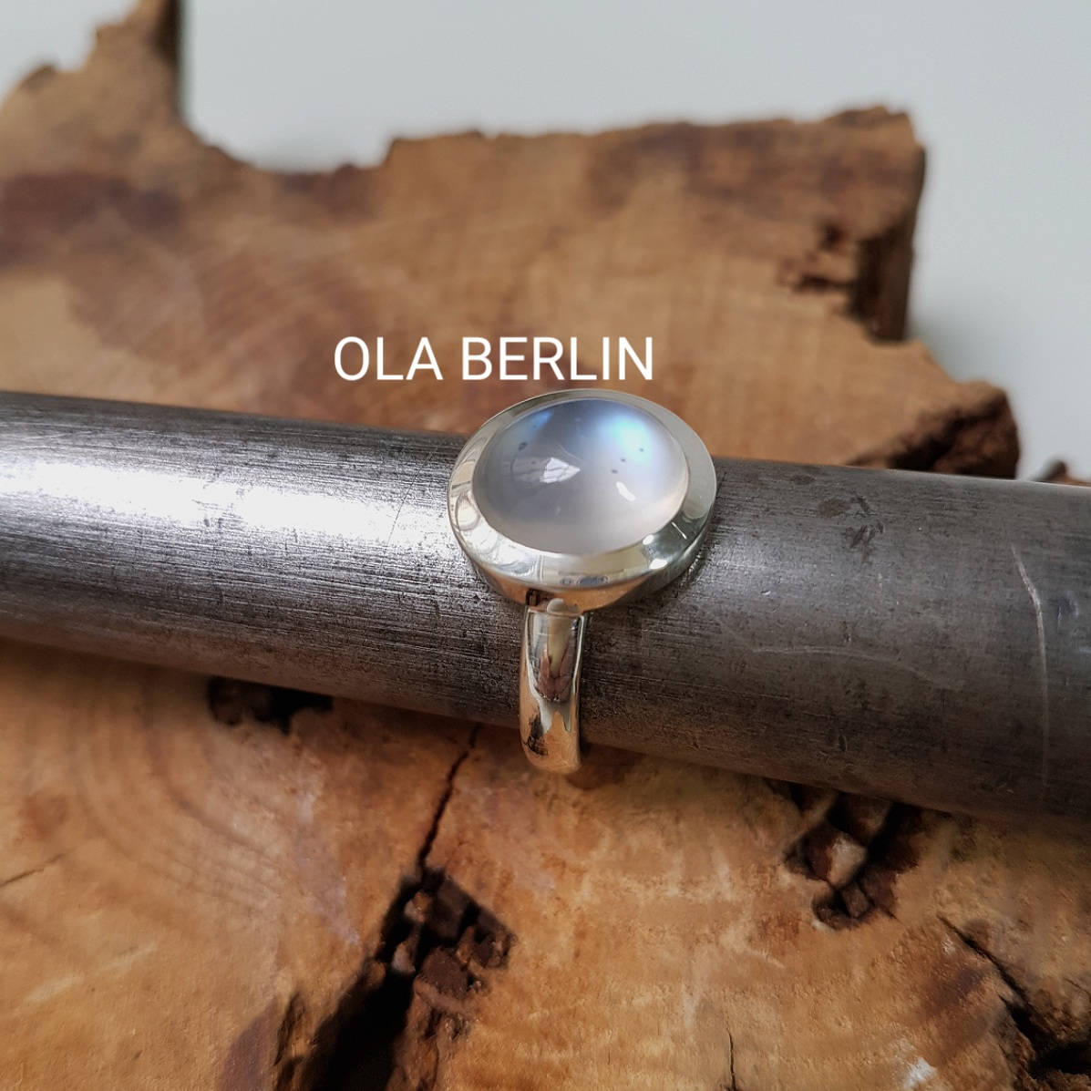 Handgefertigter Silberring mit Mondstein