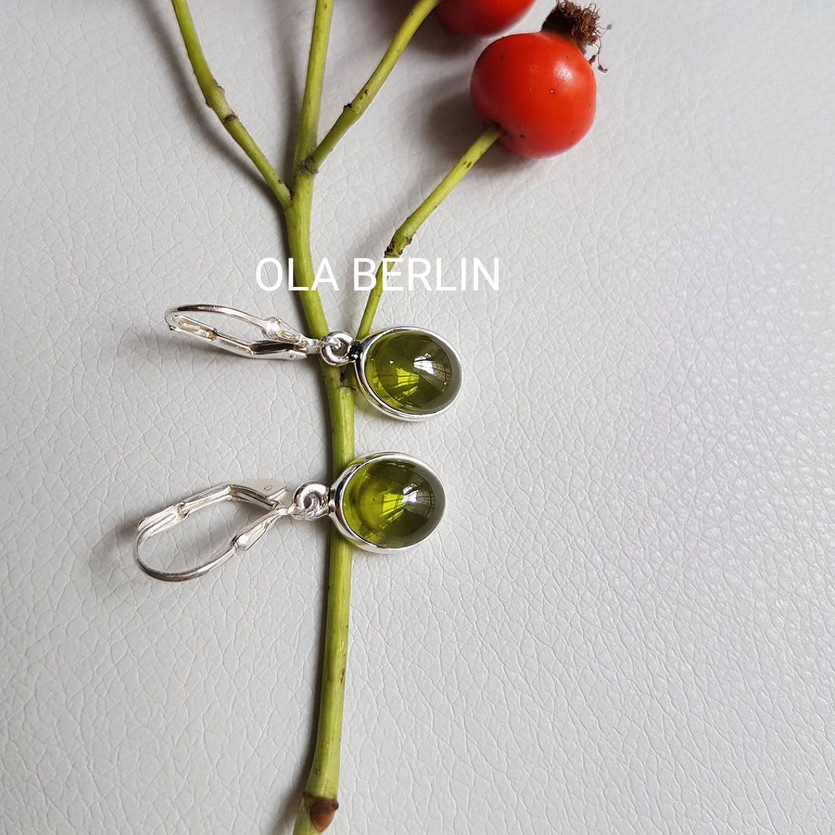 Silberohrhänger mit Peridot
