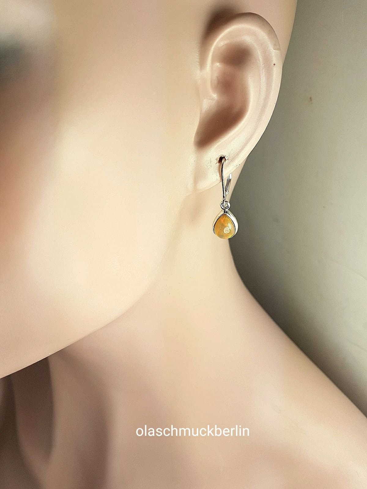 Silberohrhänger mit äthiopischen Opal