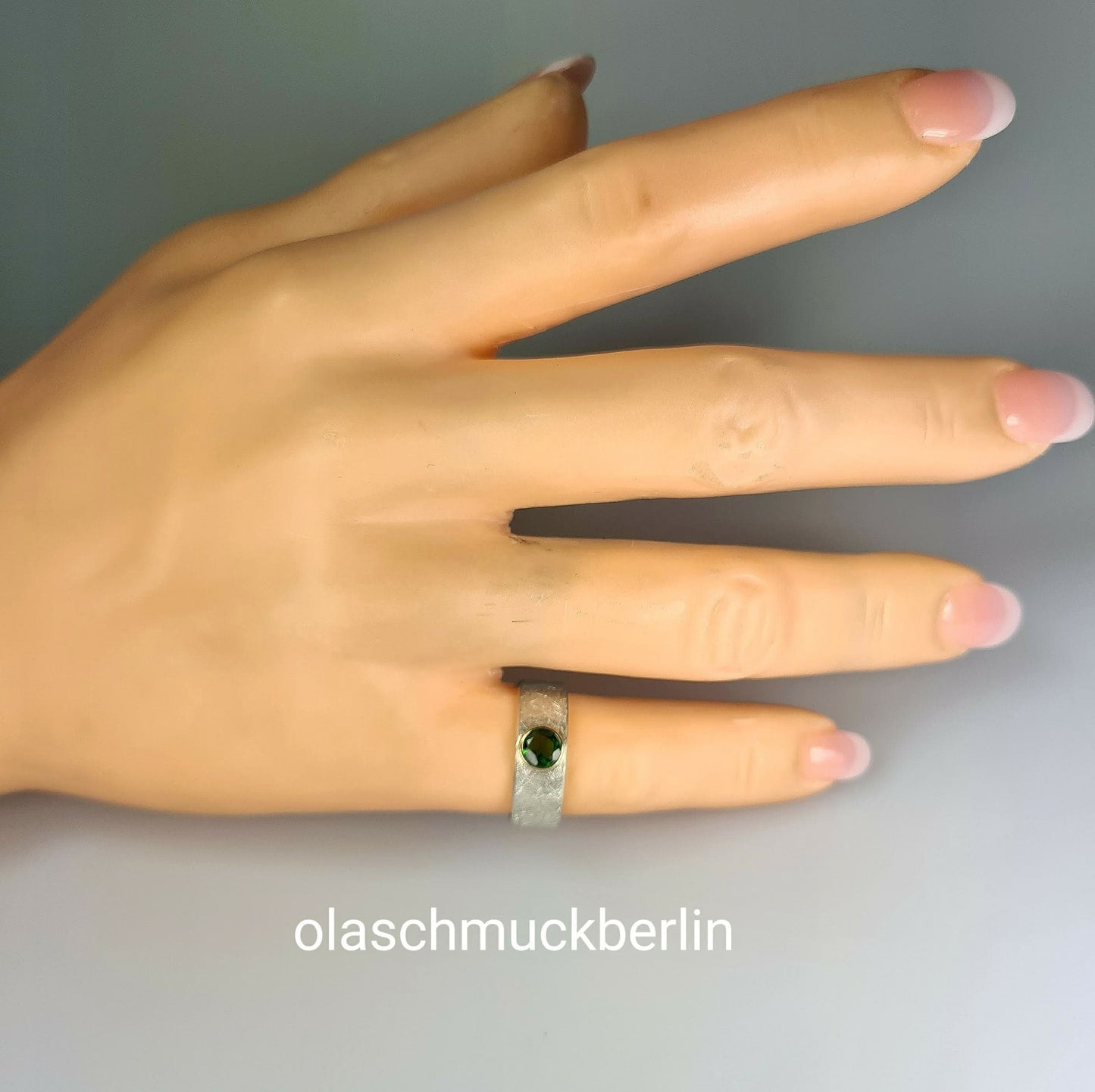 Handgefertigter Silberring mit Turmalin (Verdelith)