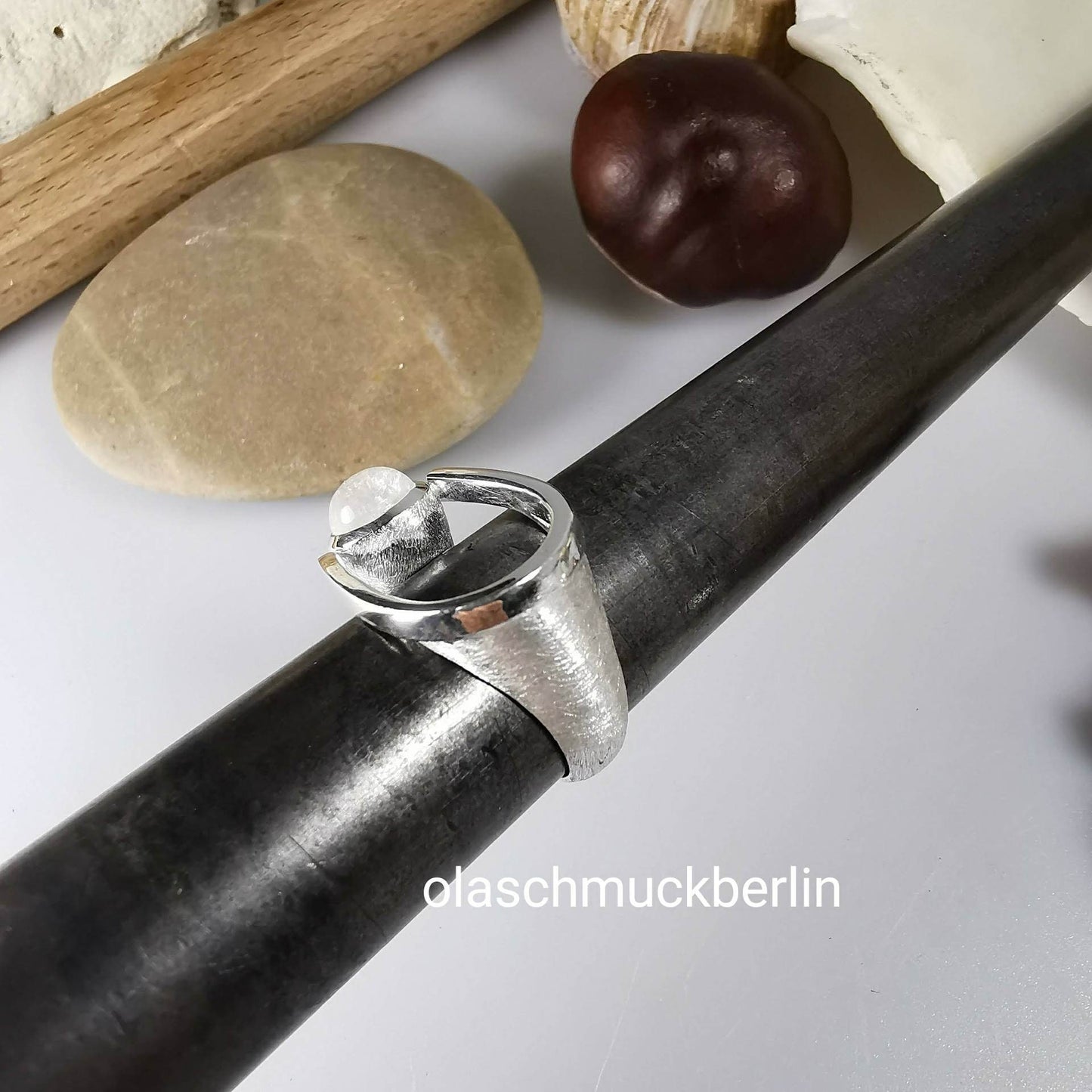 Silberring mit Regenbogen-Mondstein