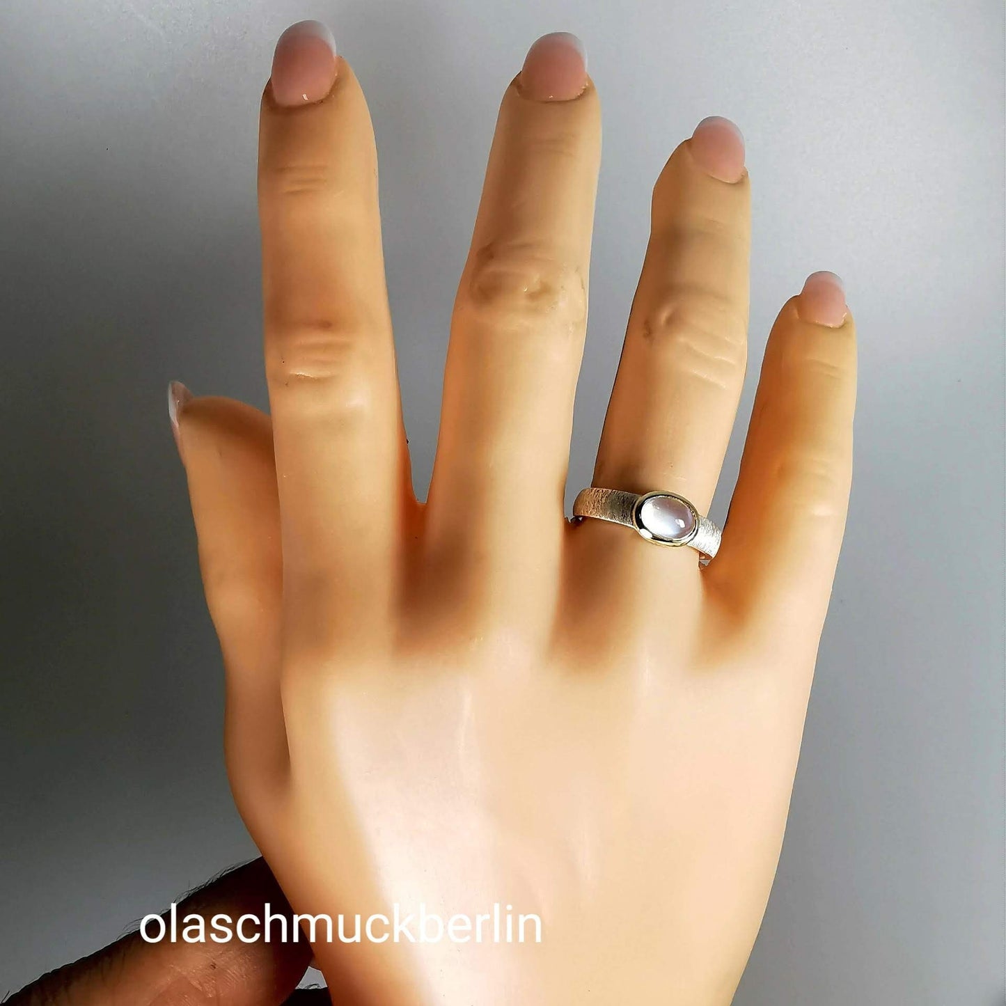 Silberring mit Regenbogen-Mondstein