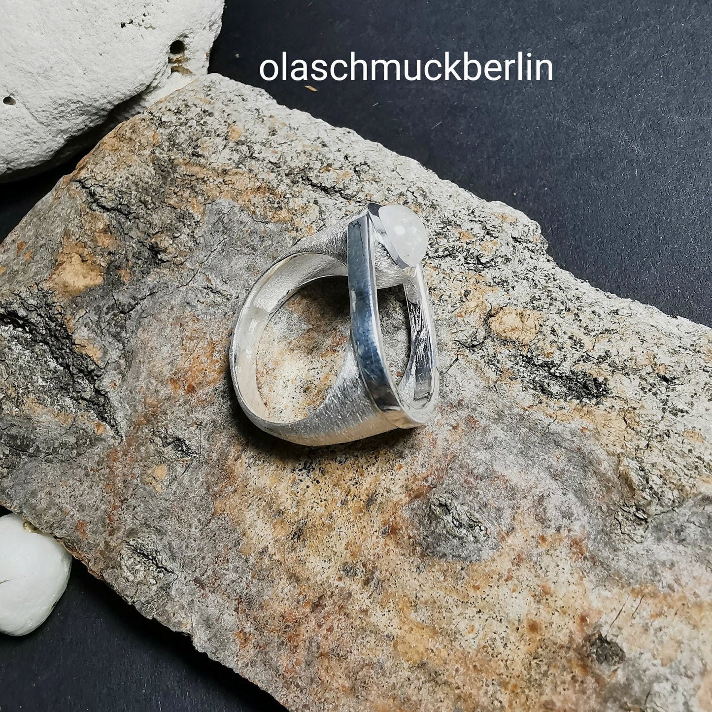 Silberring mit Regenbogen-Mondstein