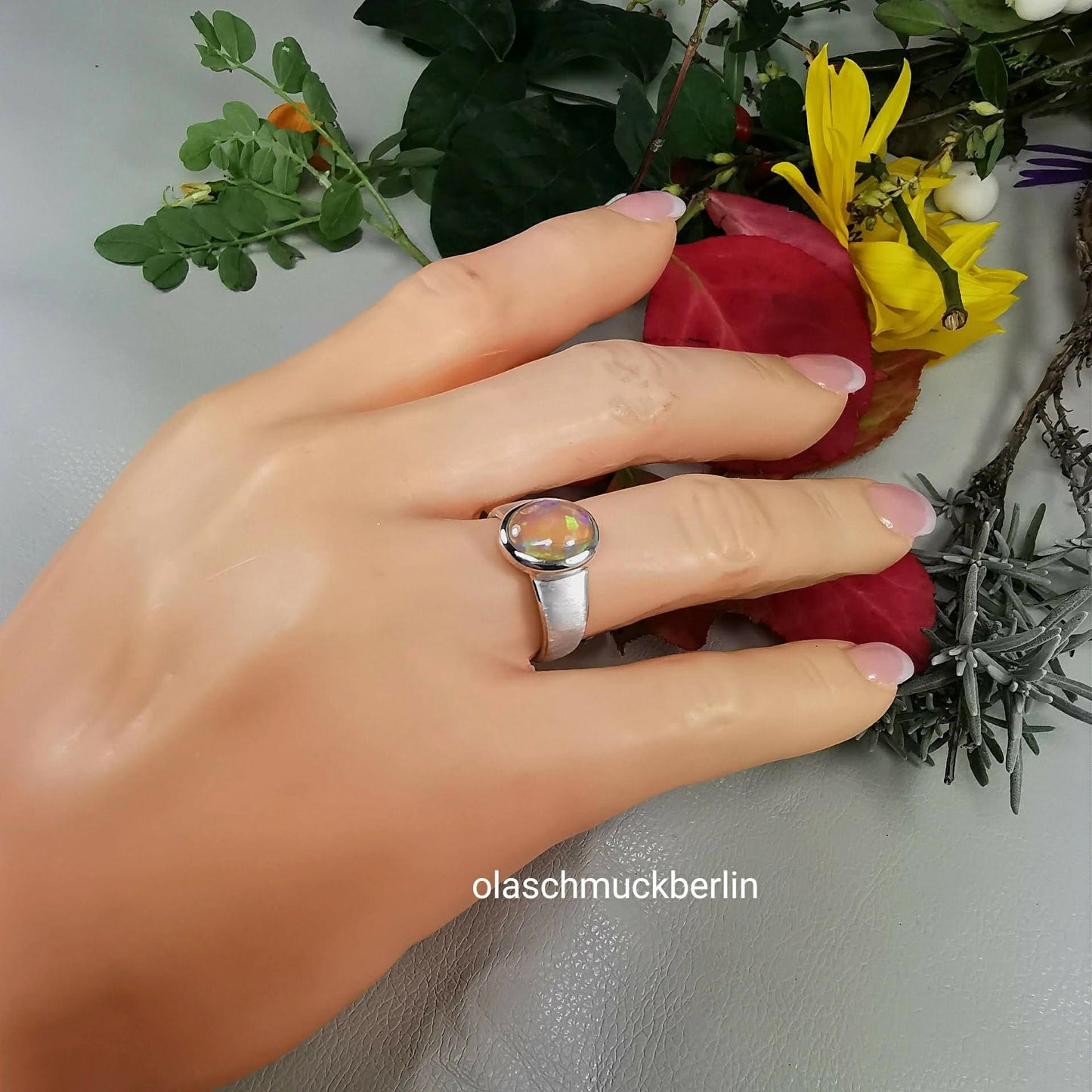 Handgefertigter Silberring mit Opal (Australien)