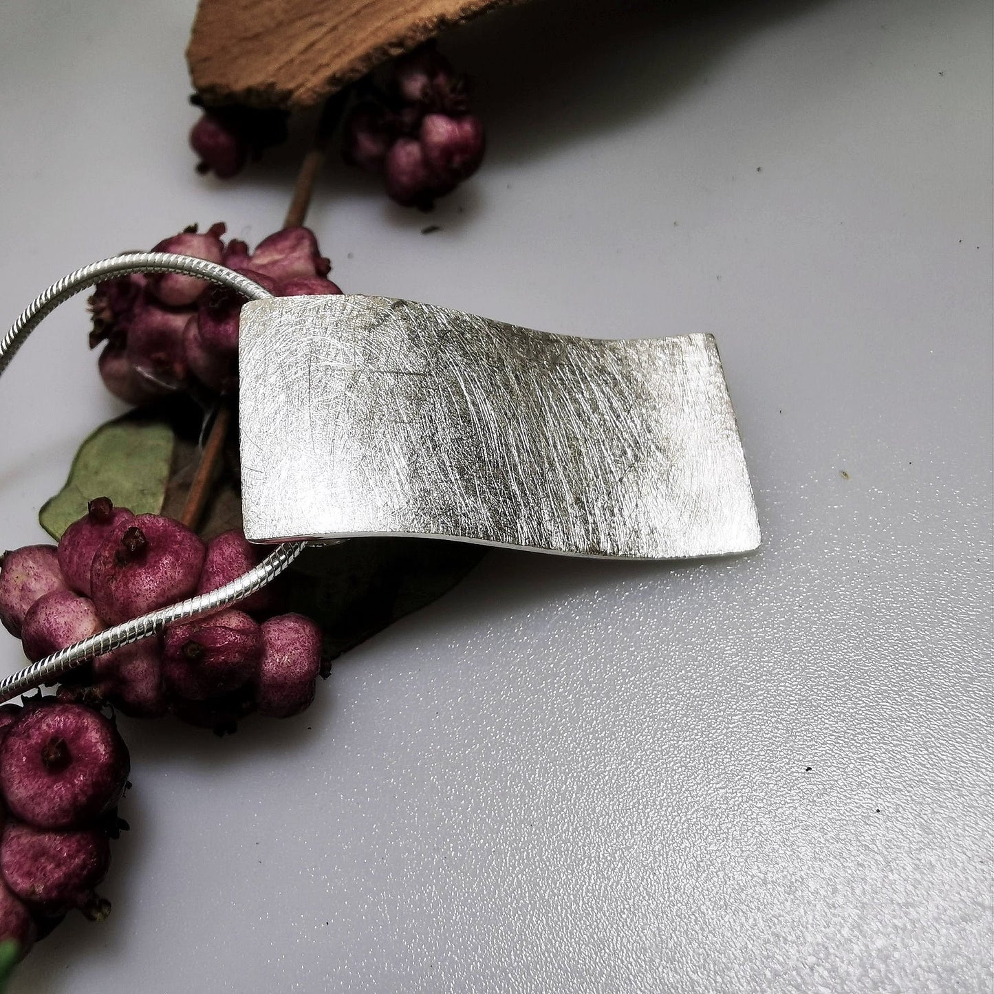 Massiver handgefertigter Silberanhänger