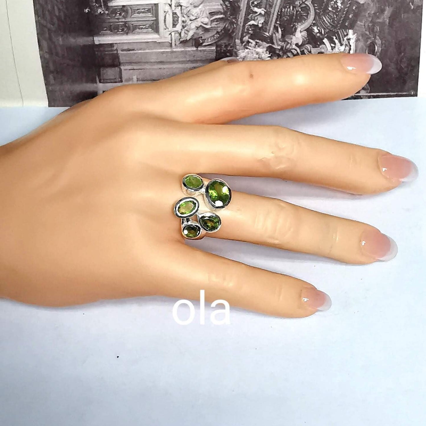Handgefertigter Silberring mit 5 Peridots (Arizona)