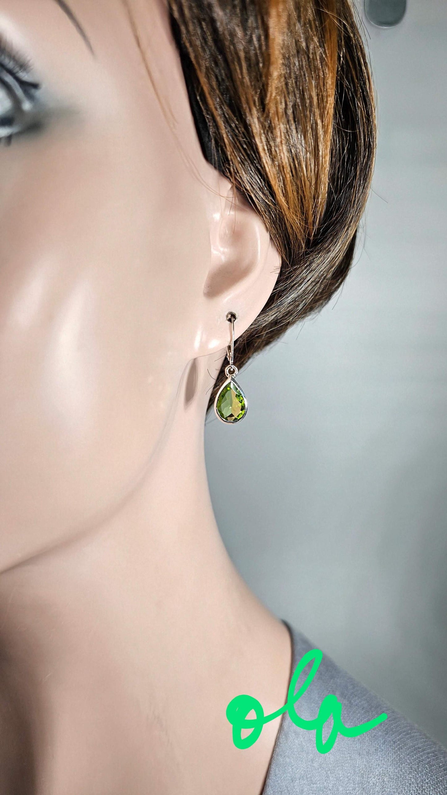 Silberohrhänger mit Peridot