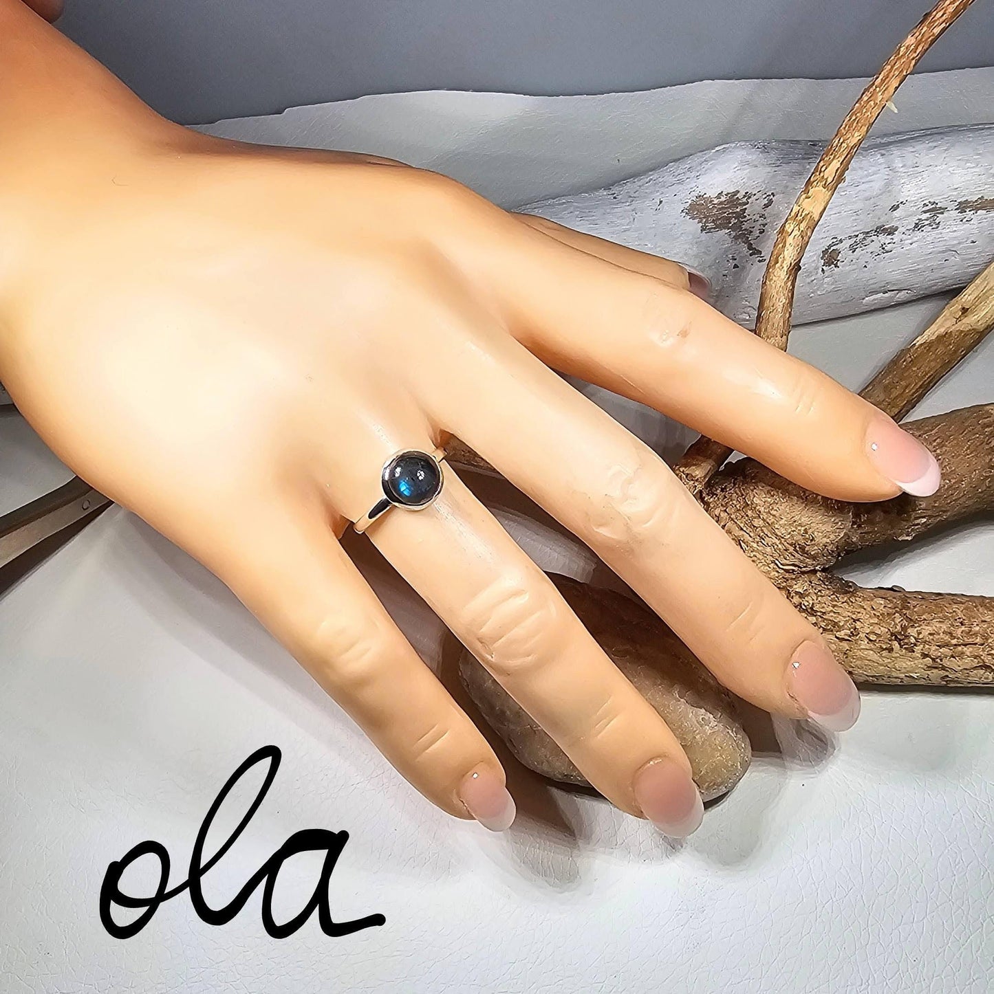 Kleiner Labradorit Ring in 925 Silber gefasst