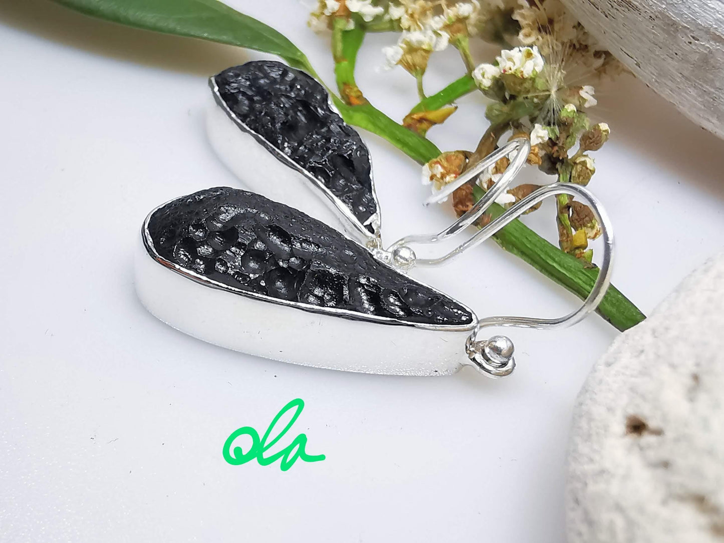 Ohrringe mit Tektit in 925 Silber gefasst