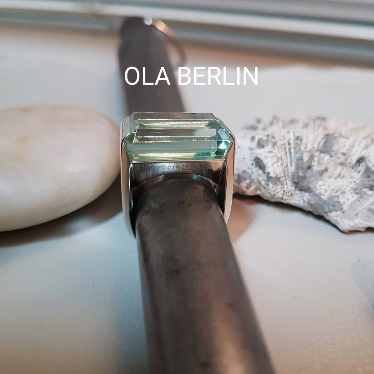 Handgefertigter Silberring mit Obsidian