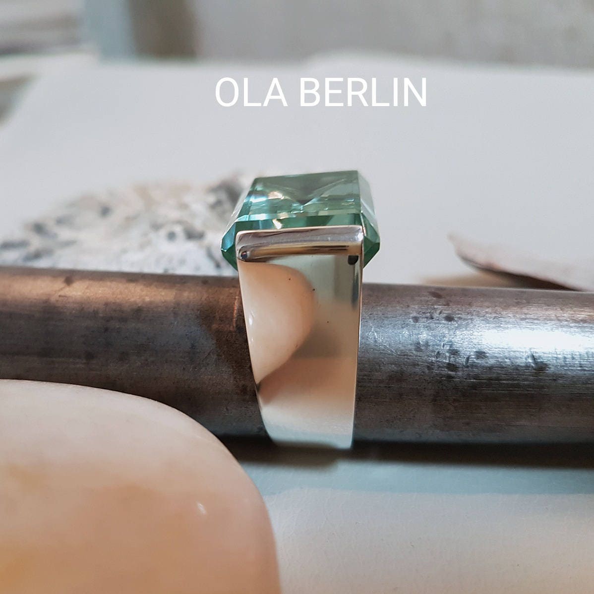 Handgefertigter Silberring mit Obsidian
