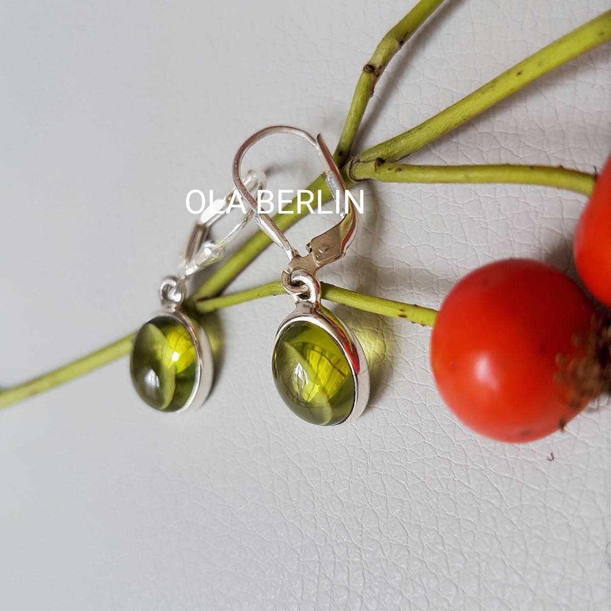 Silberohrhänger mit Peridot
