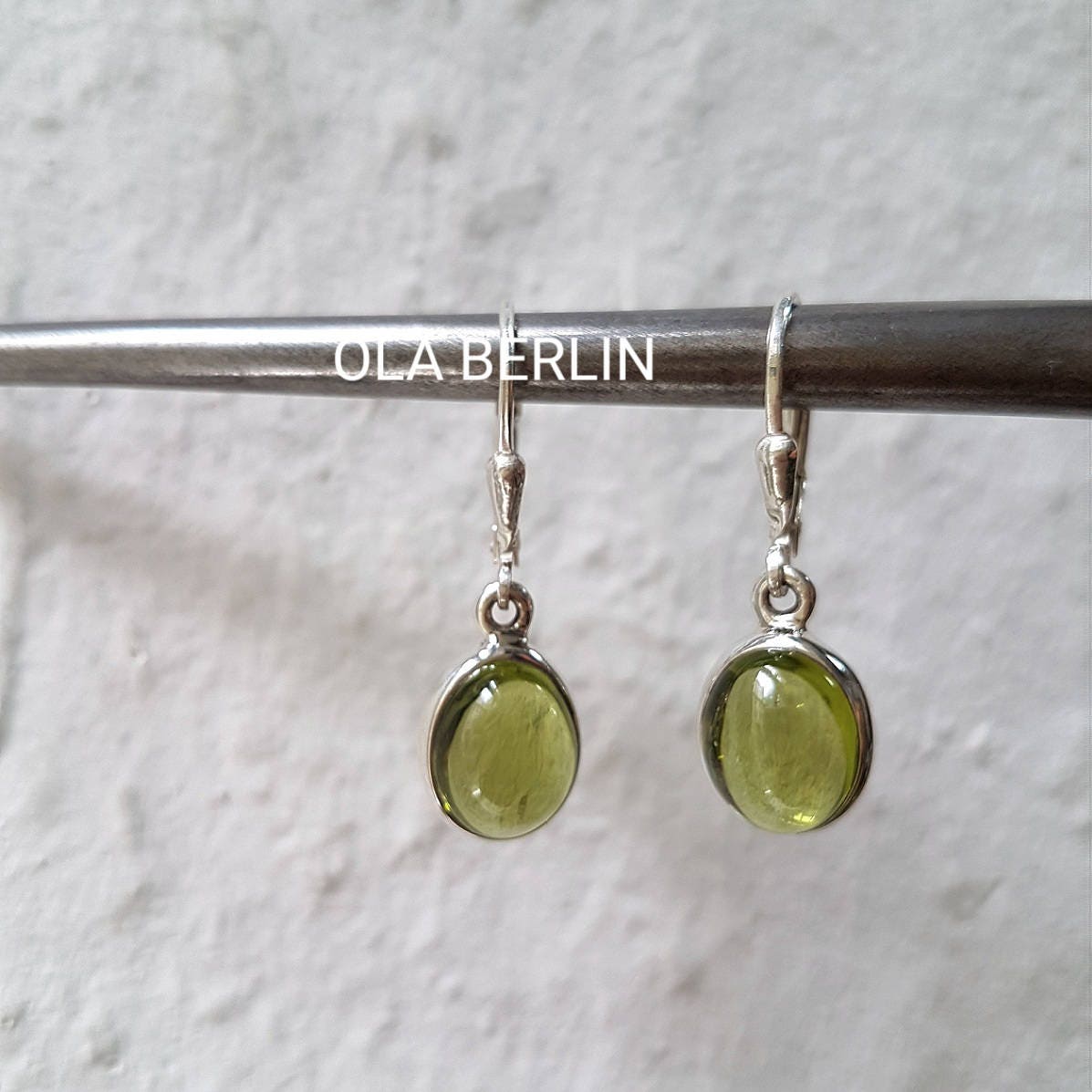 Silberohrhänger mit Peridot
