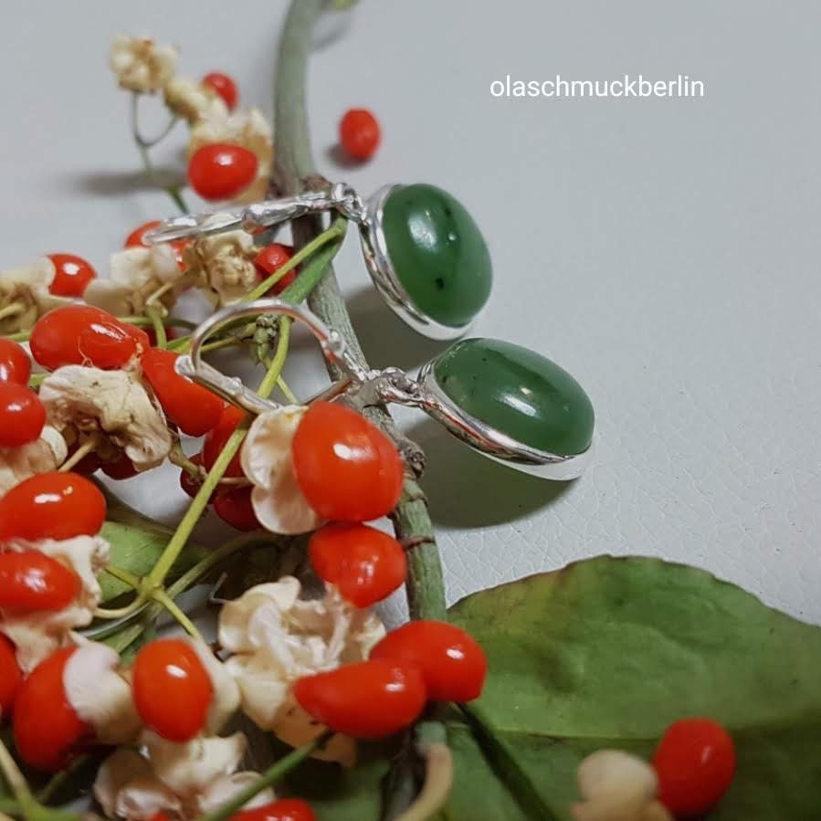 Silberohrhänger mit Jade