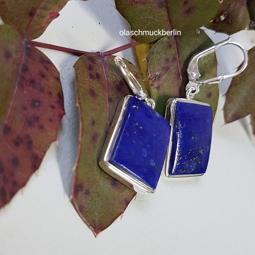 Silberohrhänger mit Lapislazuli