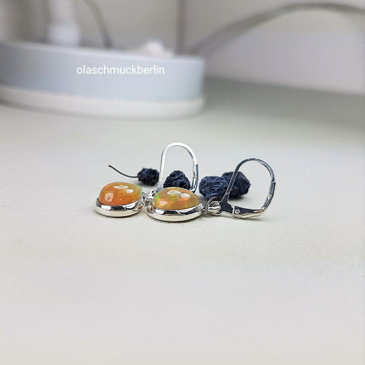Silberohrhänger mit äthiopischen Opal