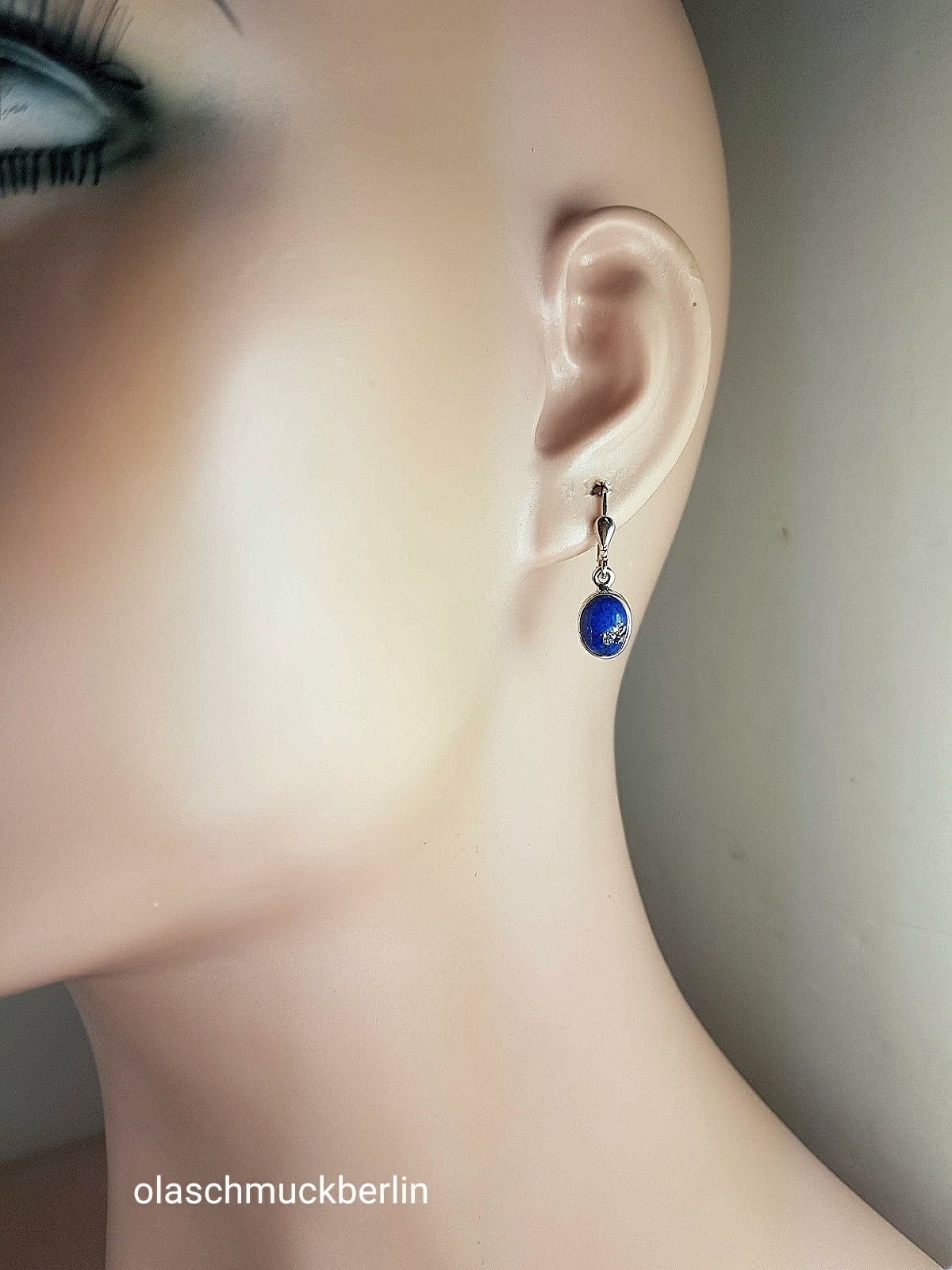 Silberohrhänger mit Lapislazuli