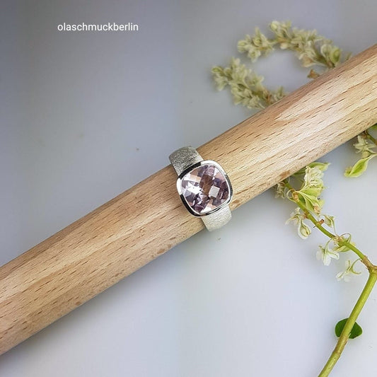 Handgefertigter Silberring mit Amethyst
