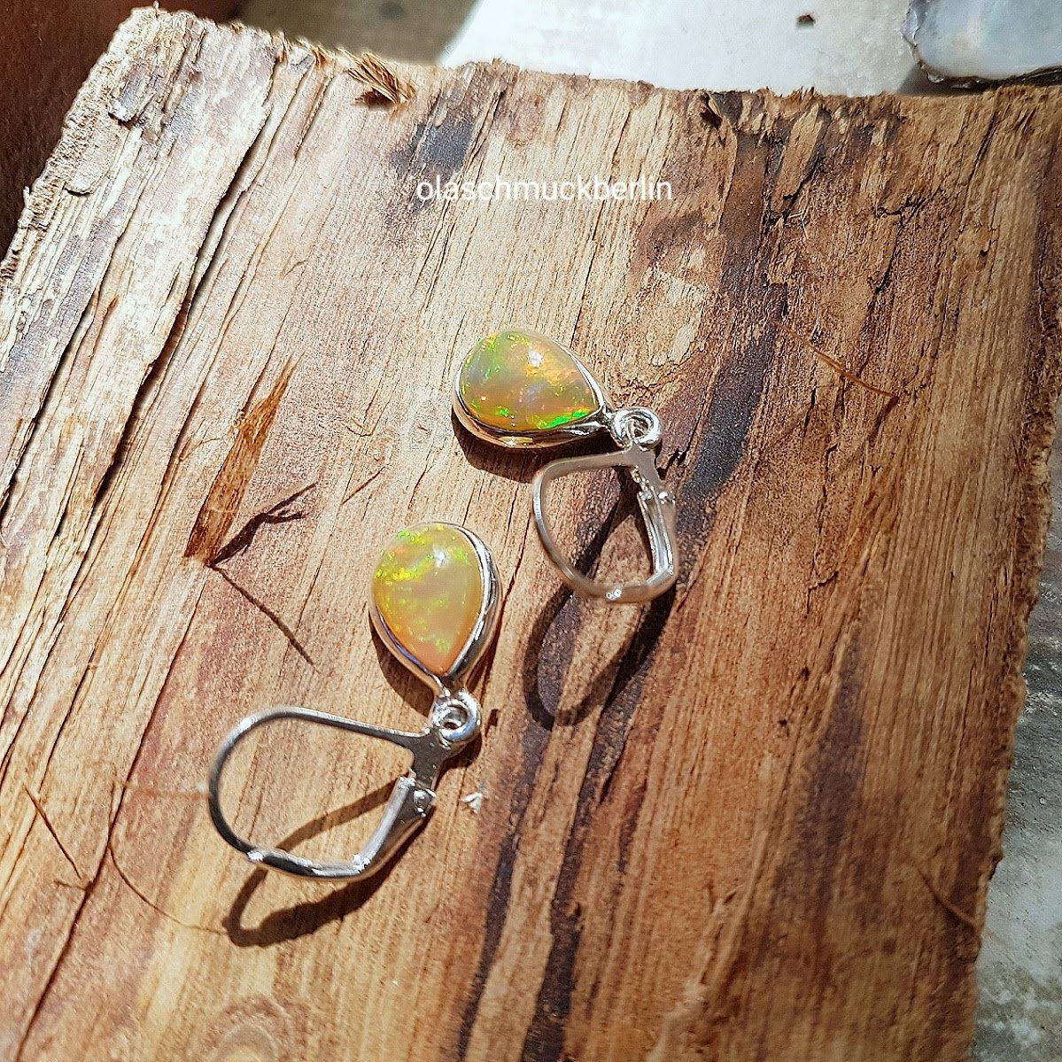 Silberohrhänger mit äthiopischen Opal