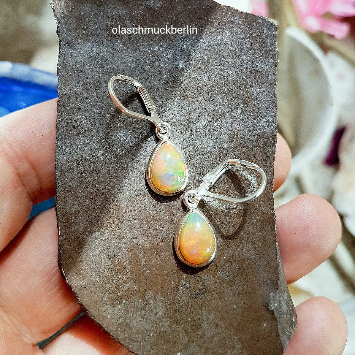 Silberohrhänger mit äthiopischen Opal