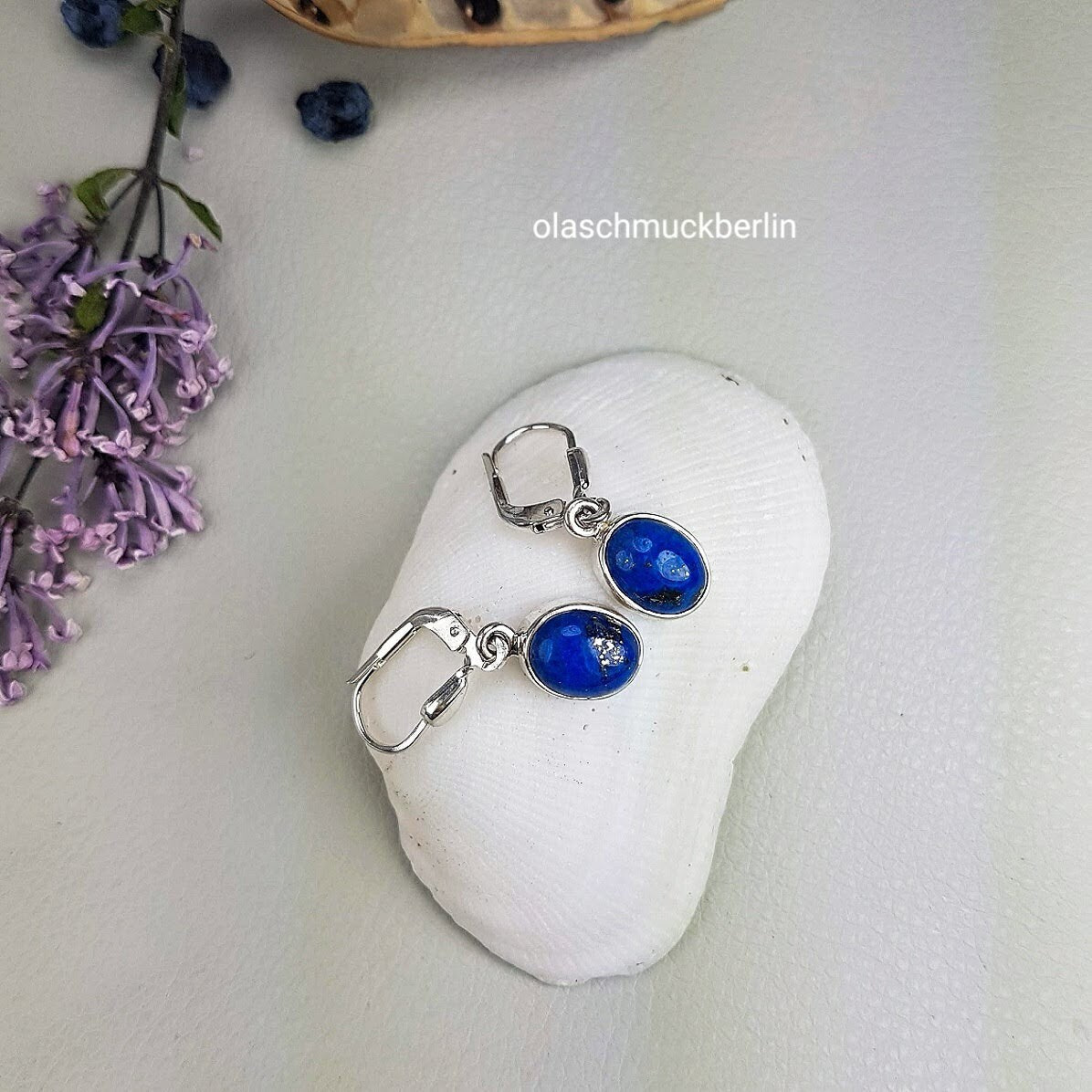 Silberohrhänger mit Lapislazuli