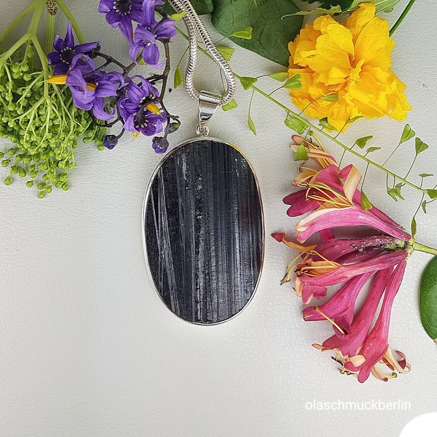 Silberanhänger mit Turmalin (Rohstein)