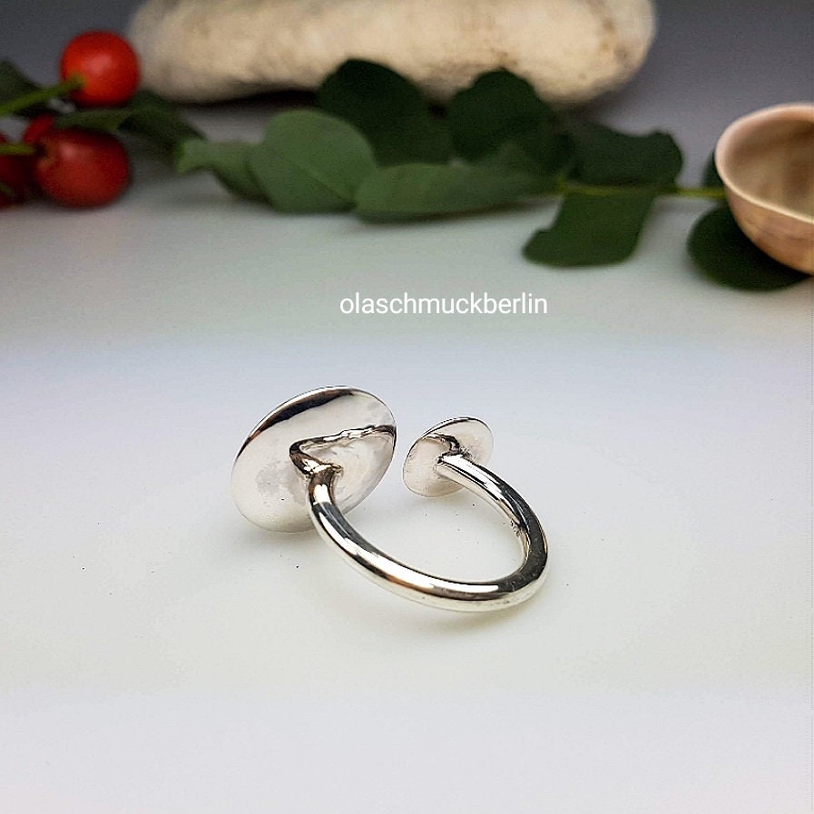 Handgefertigter Silberring mit Regenbogen Mondstein