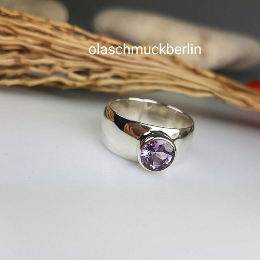Handgefertigter Silberring mit Amethyst