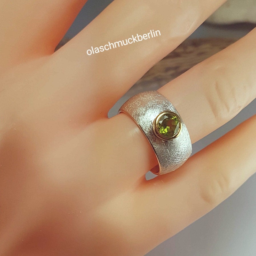Handgefertigter Silberring mit Peridot