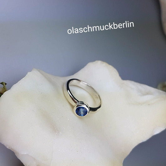 Handgefertigter Silberring mit Kyanit