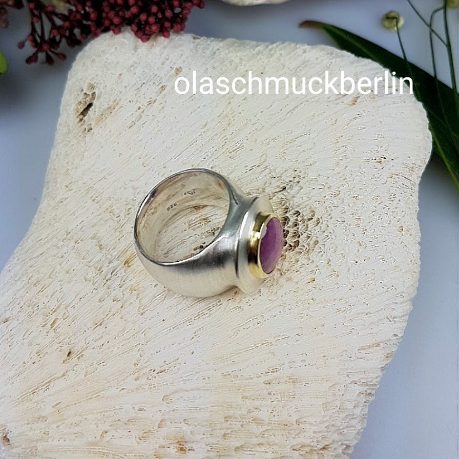 Handgefertigter Silberring mit Sternrubin