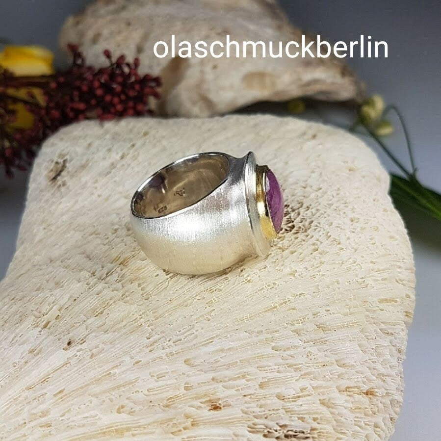 Handgefertigter Silberring mit Sternrubin