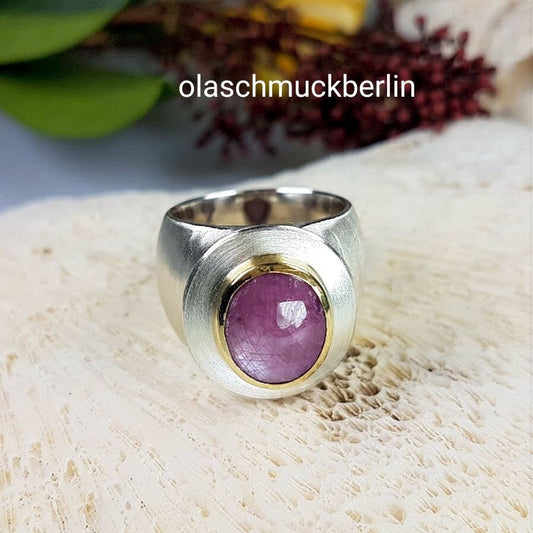 Handgefertigter Silberring mit Sternrubin