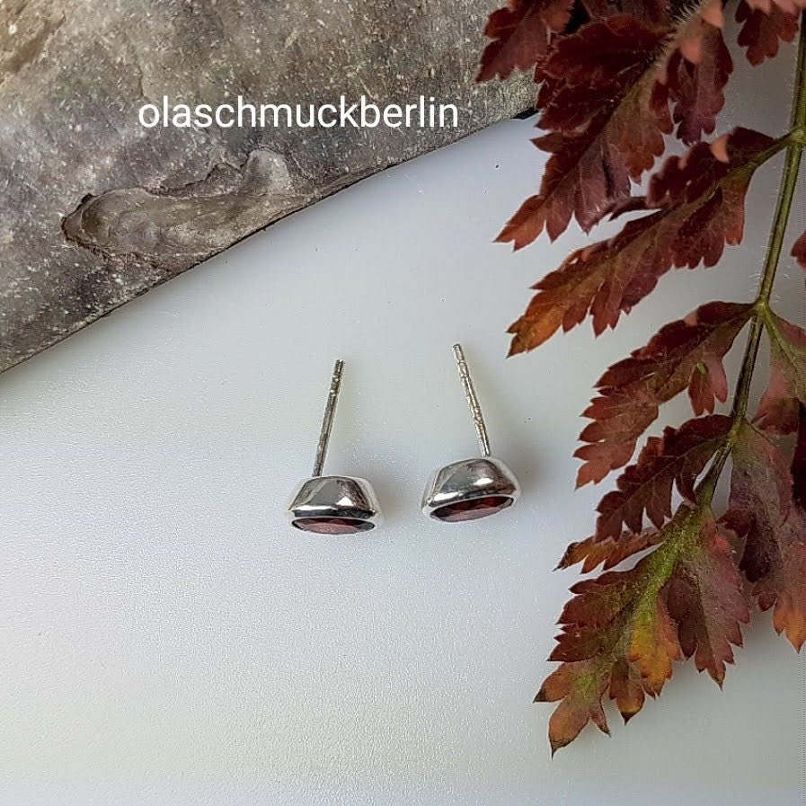 Silberohrstecker mit Rubin