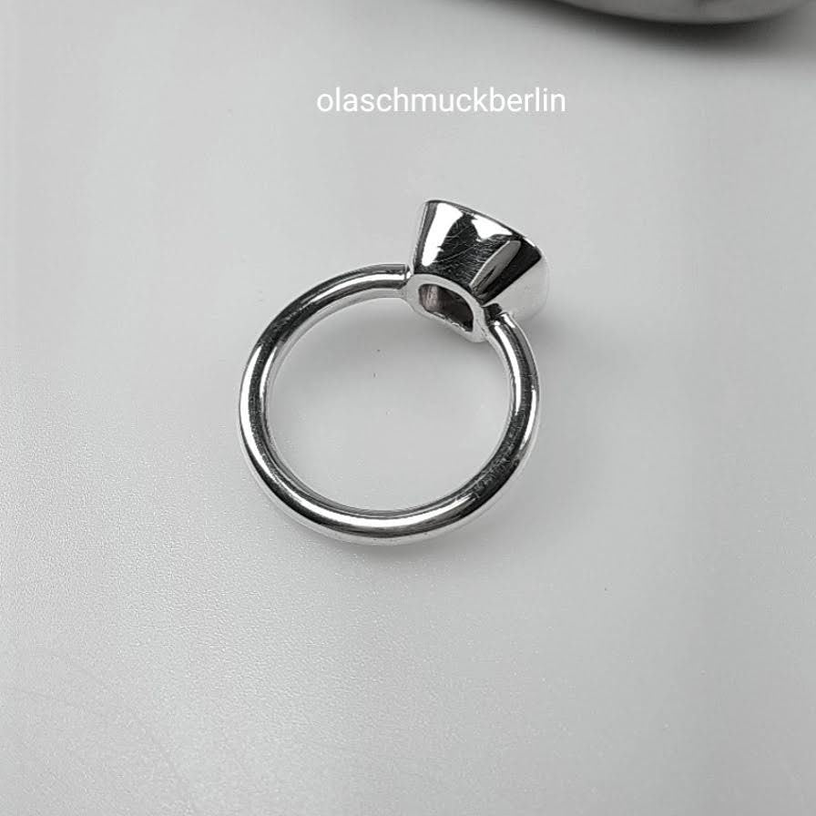 Handgefertigter Silberring mit Rhodolith