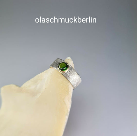 Handgefertigter Silberring mit Turmalin (Verdelith)