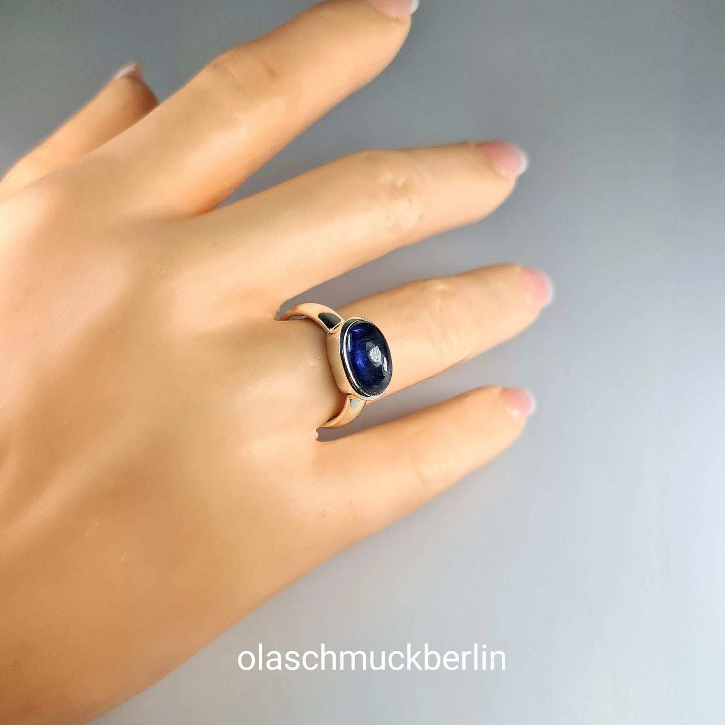 Handgefertigter Silberring mit Kyanit