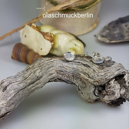 Silberohrstecker mit Regenbogen-Mondstein