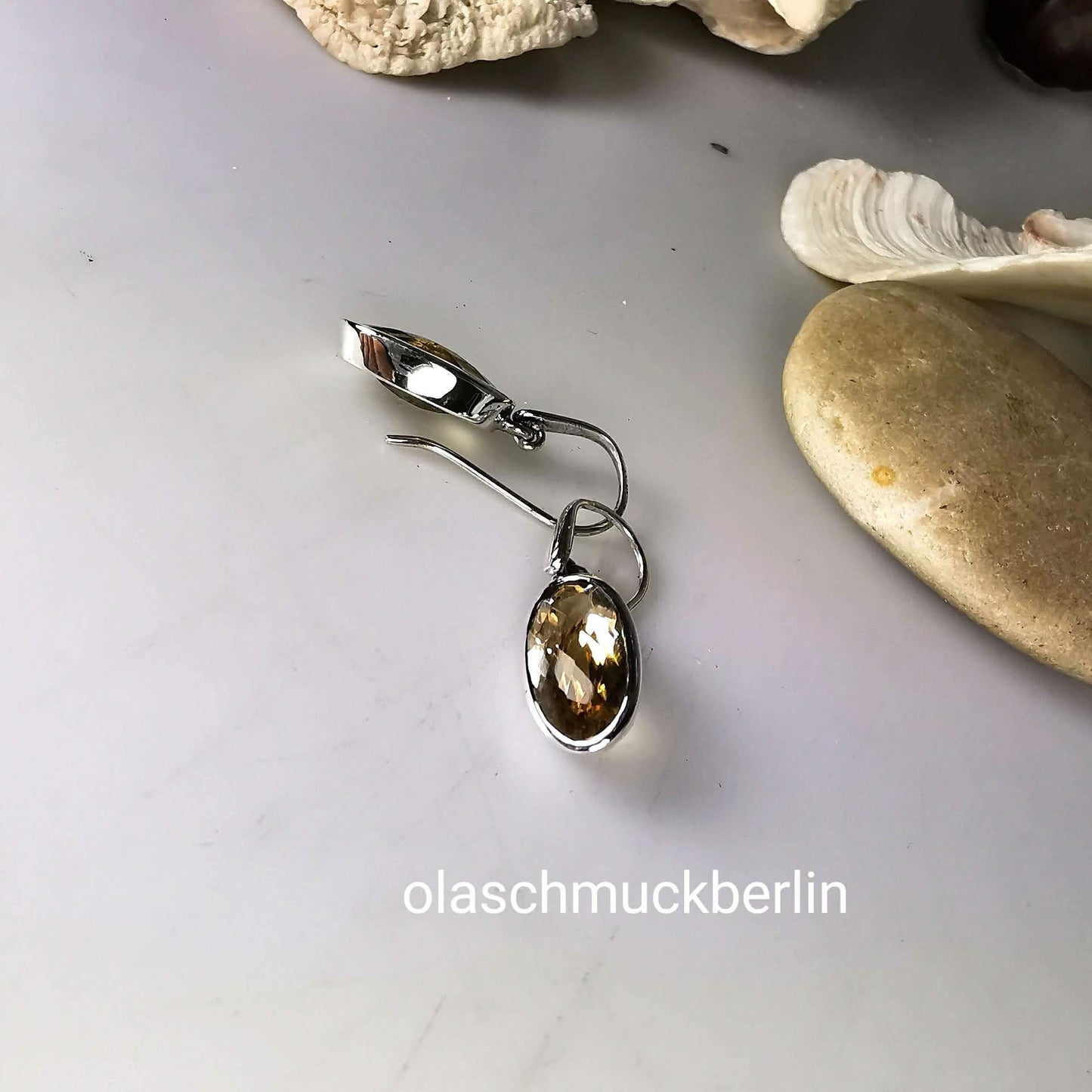 Silberohrhänger mit Citrin