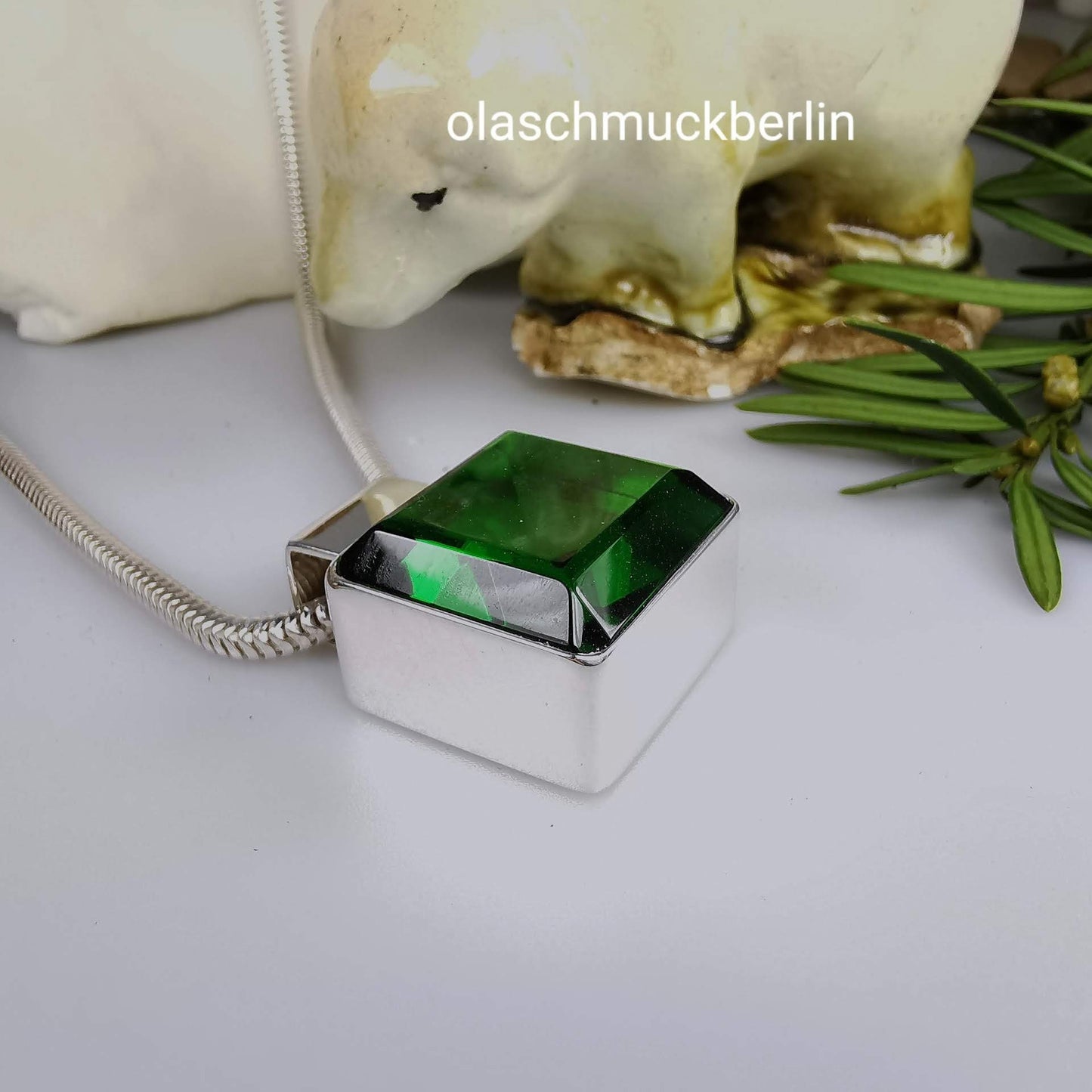 Handgefertigter Silberanhänger mit grünem Obsidian