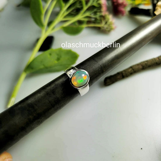 Handgefertigter Silberring mit äthiopischen Opal