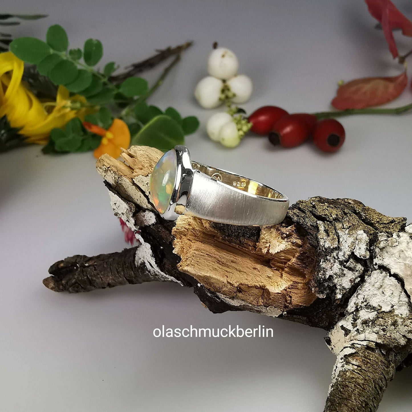 Handgefertigter Silberring mit Opal (Australien)