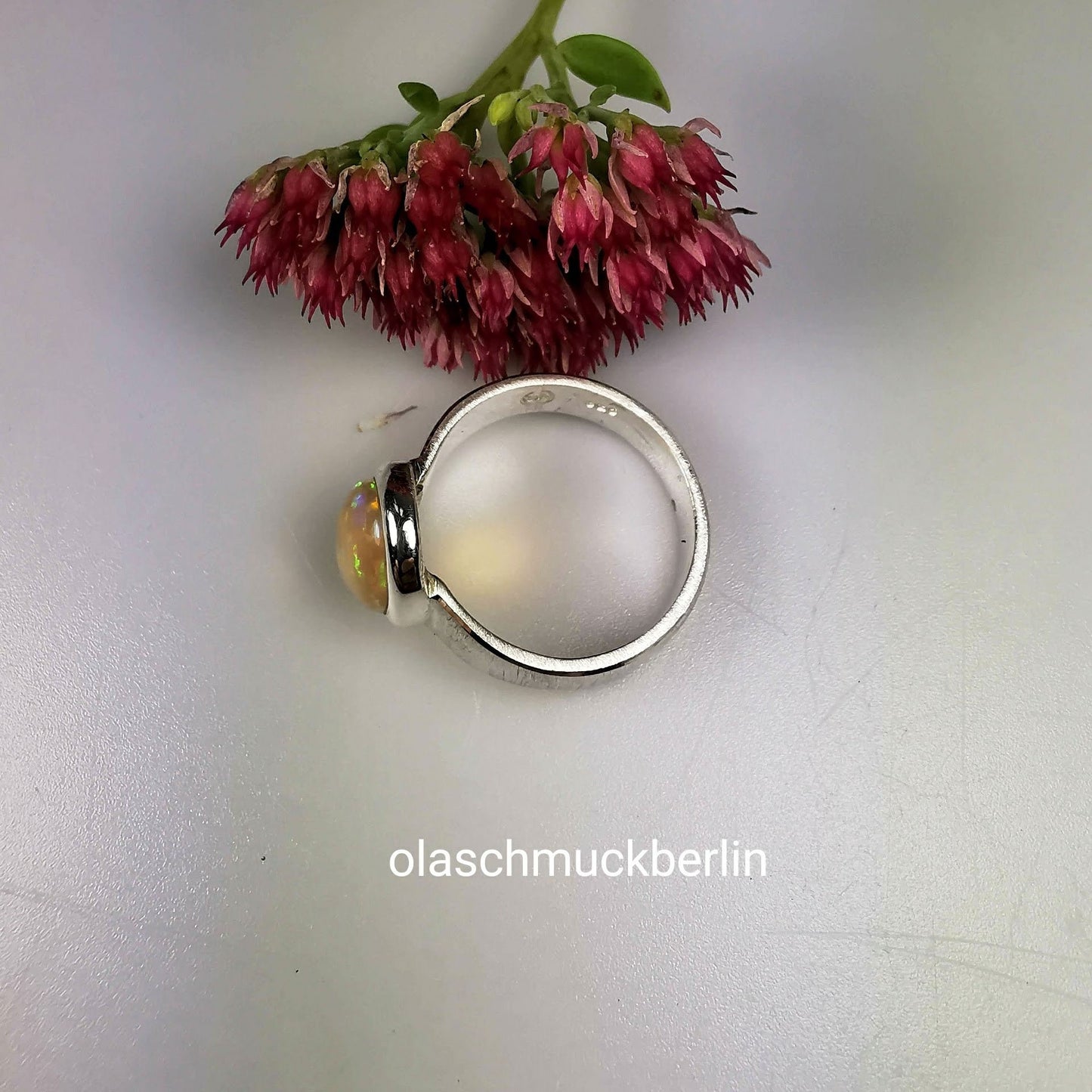 Handgefertigter Silberring mit Opal (Australien)