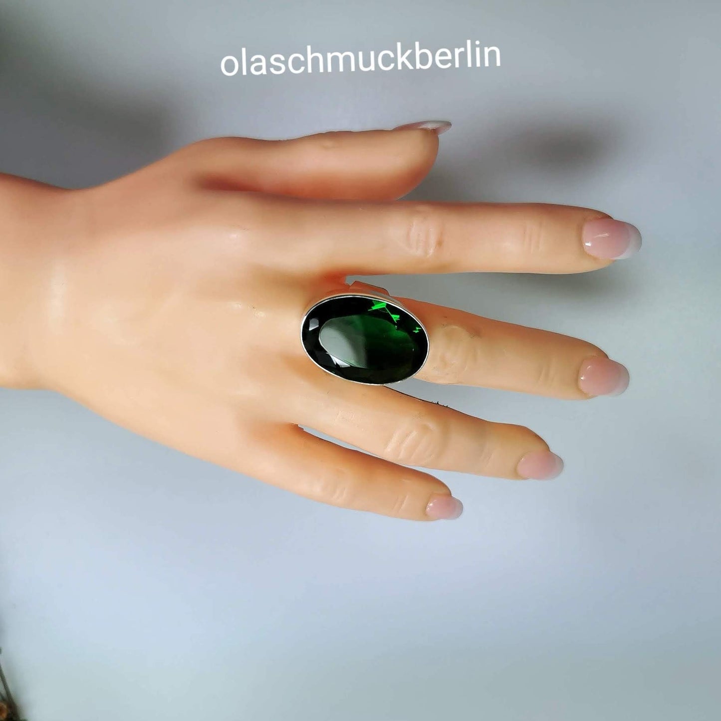 Handgefertigter Silberring mit grünem Obsidian (Peru)