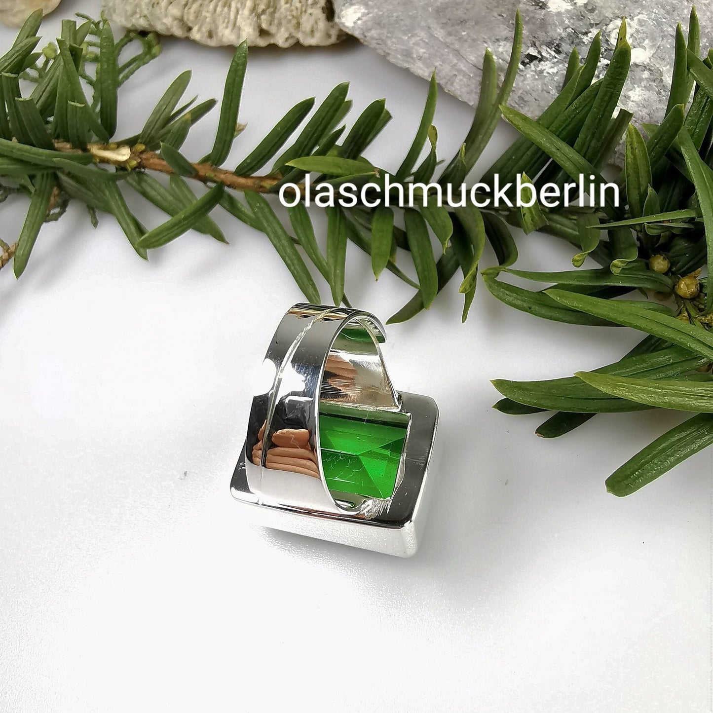 Handgefertigter Silberanhänger mit grünem Obsidian (Bolivien)