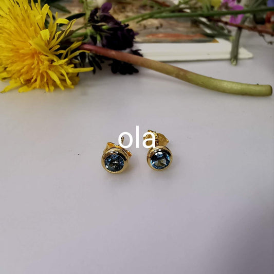 Silberohrstecker mit Swiss Blue Topas (vergoldet)