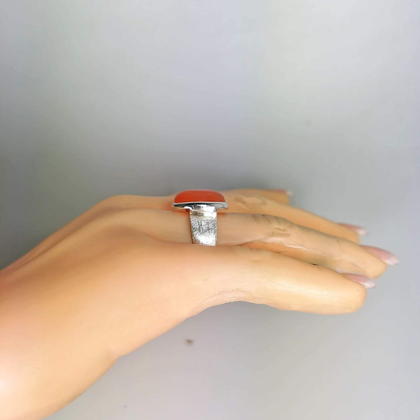 Handgefertigter Silberring mit Karneol