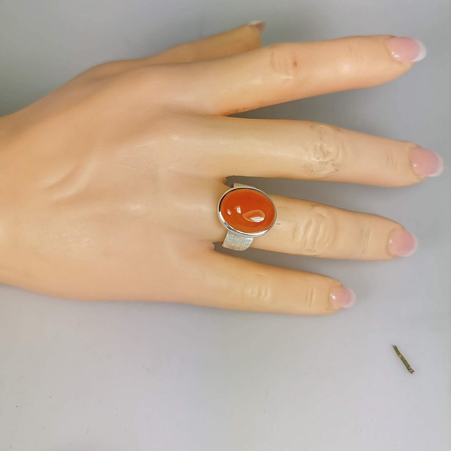 Handgefertigter Silberring mit Karneol