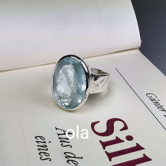Handgefertigter Silberring mit Aquamarin