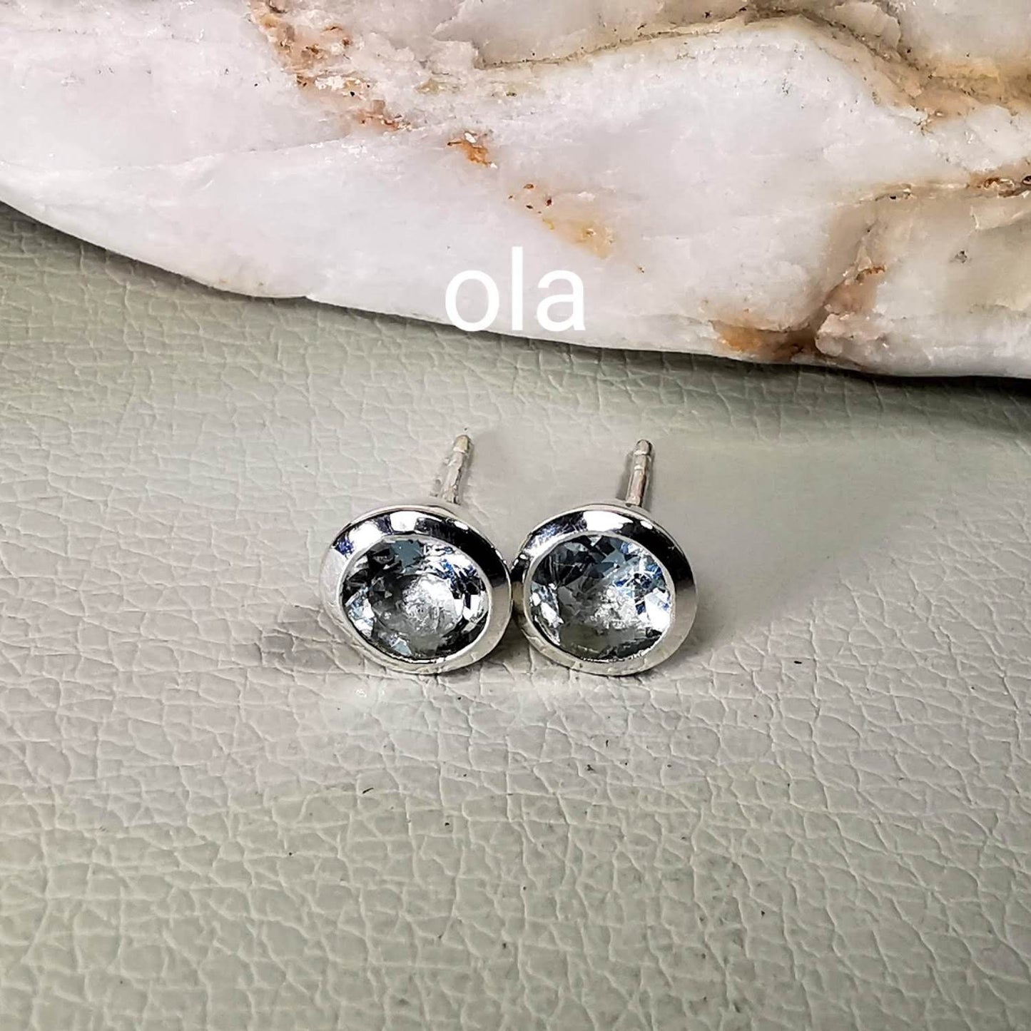 Handgefertigte Silberohrstecker mit Aquamarin (USA)